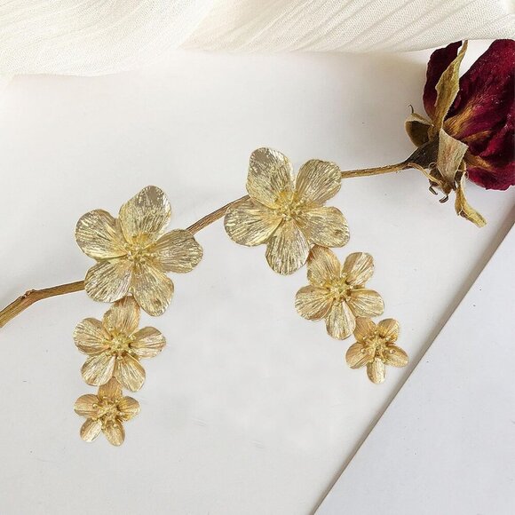 Bohemian Daisy Flower Matte Floral Petal Drop Dangle Earrings 3 Layered Tiered f - Picture 6 of 6